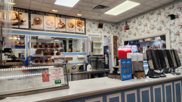 Duffer's Old Fashioned Ice Cream Parlor outside