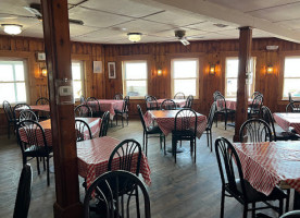 Oyster Creek Restaurant And Boat Bar inside