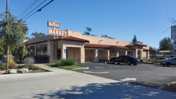 Wolfe's Market Kitchen And Deli outside