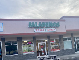 Jalapeños Taco Shop outside