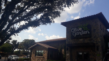 Olive Garden Italian outside