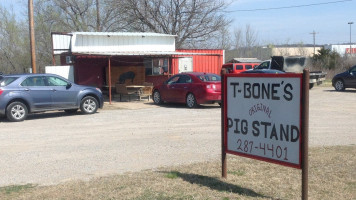 T-bone's Original Pigstand outside