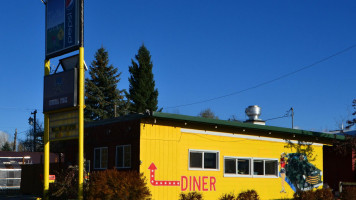 The Town Haul Diner outside