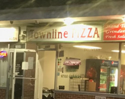 Townline Pizza outside