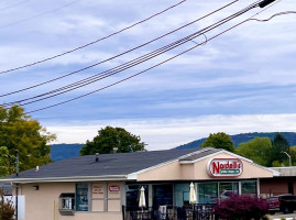 Nardelli's Grinder Shoppe outside