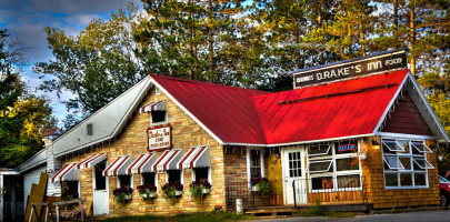 Drake's Inn outside