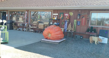 Tom Dooley Apple Orchard outside