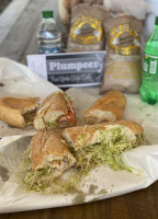 Plumpeez Deli food