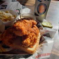 Joella's Hot Chicken food