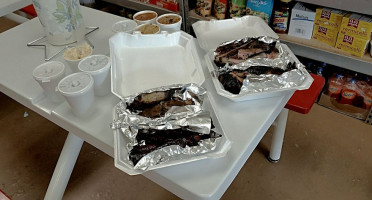 Davis Grocery Bbq food