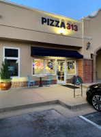 Pizza 313 outside