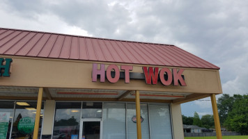 Hot Wok outside