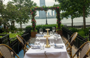 Mezze On The River food