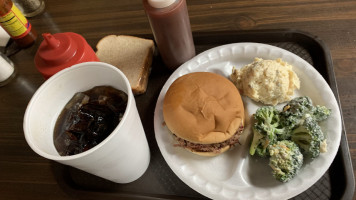 Outlaw's -b-que food