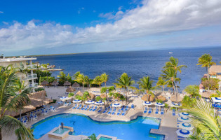 Key Largo Bay Marriott Beach Resort outside