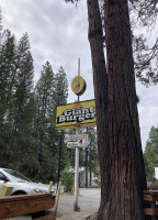 Giant Burger outside