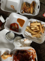 Lorio's Wings-n-things food