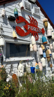 Ford's Lobsters outside