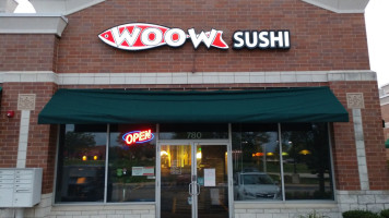 Woow Sushi outside