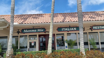 Mamma Mia Italian outside