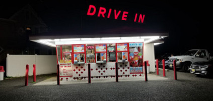 Maple Shade Custard Stand outside