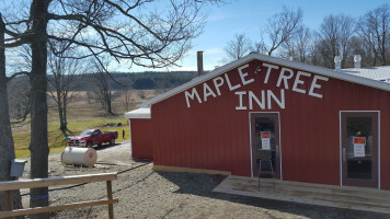 Cartwright's Maple Tree Inn, Llc outside