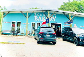 Rockport Bakery outside