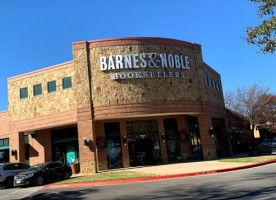 Barnes Noble outside