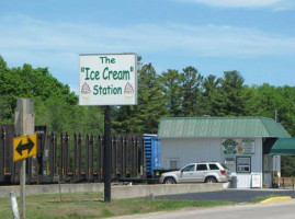 Ice Cream Station outside