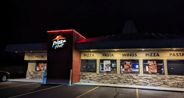 Pizza Hut outside