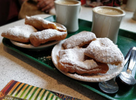 Café Du Monde Williams Blvd food