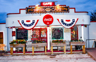 Royers Round Top Café outside