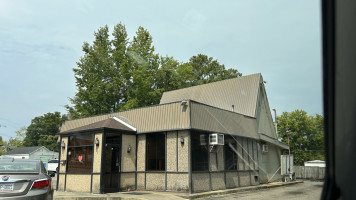 Abner's Drive In outside