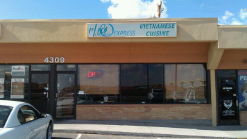 Pho Tre Bien Express outside