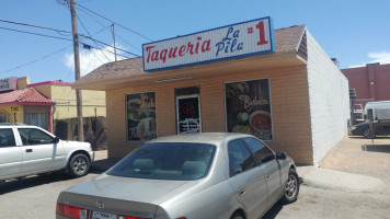 Taqueria La Pila outside