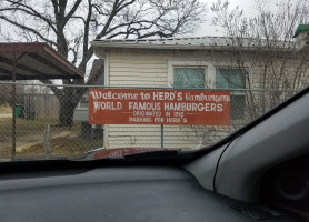 Herd's Burgers outside