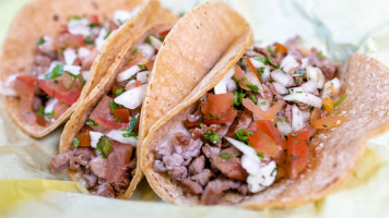 Robertito's Taco Shop food