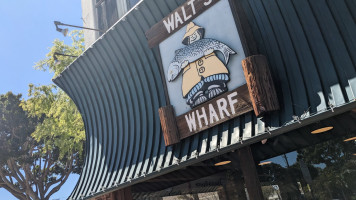 Walt's Wharf food