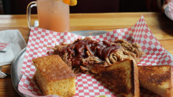 Baldy's Bbq food