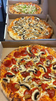 Road Runner Pizza food