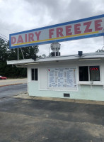 Dairy Freeze outside