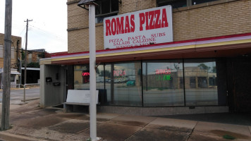 Romas Pizza outside