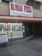 Romas Pizza outside