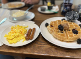 Another Broken Egg Cafe inside