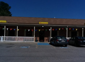 El Caporal Mexican Dinwiddie outside