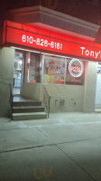 Tony's Pizzeria outside