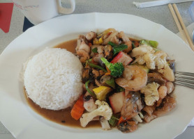 Thai Mini Café Llc food