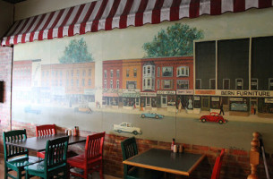 Main Street Pizza Company inside