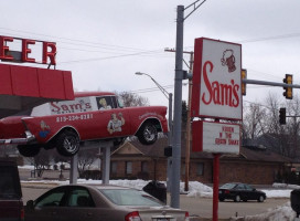 Sam's Drive-in outside