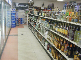 Rippy's Liquor Marketplace food